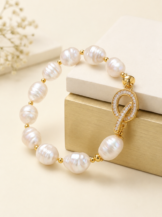 Baguette studded lock with pearls bracelet